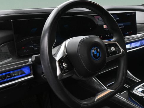 Used 2023 BMW i7 xDrive60 AWD/4WD image 17