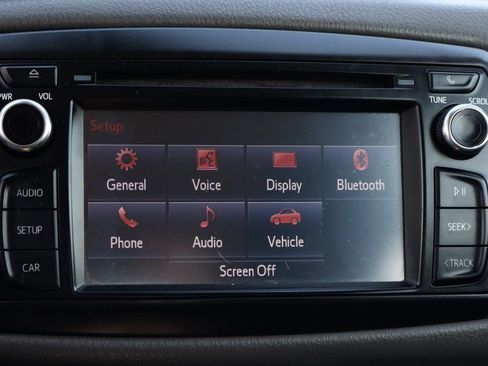 Used 2018 Toyota Yaris LE w/ Carpet Mat Package FWD image 29