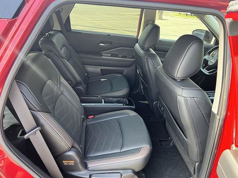 Certified 2023 Nissan Pathfinder Platinum AWD/4WD image 16