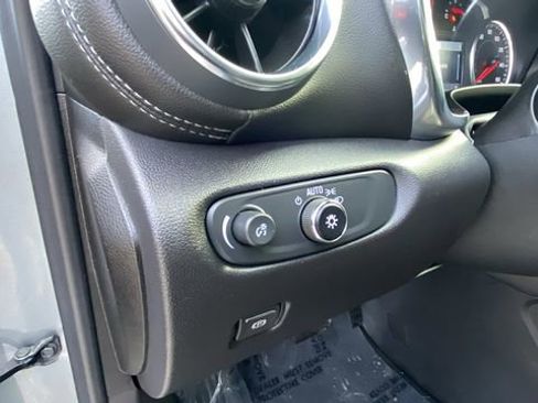 Used 2025 Chevrolet Blazer LT image 21