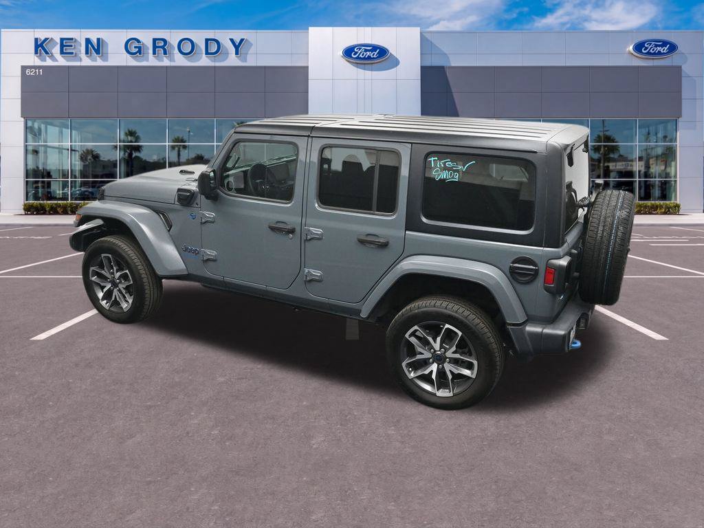 Used 2024 Jeep Wrangler Unlimited AWD/4WD image 12