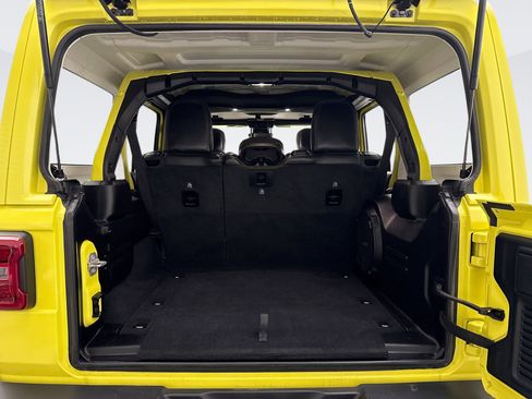 Used 2024 Jeep Wrangler Unlimited Sahara w/ Technology Group image 19