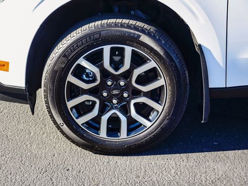 Used 2023 Ford Maverick Lariat image 9