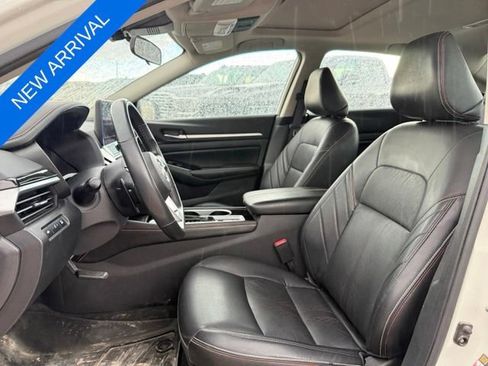Used 2024 Nissan Altima 2.5 SR w/ SR Premium Package AWD/4WD image 11