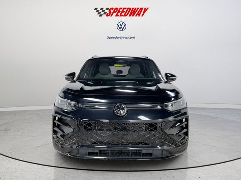 New 2026 Volkswagen Tiguan SE R-Line image 2
