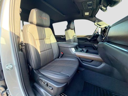 Used 2025 Chevrolet Silverado 2500 High Country w/ Technology Package image 14