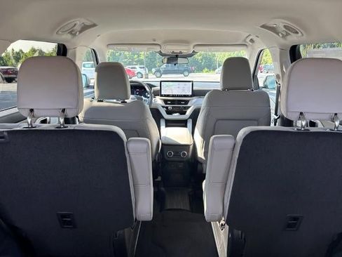 New 2025 Ford Explorer Active w/ Active Comfort Package image 13