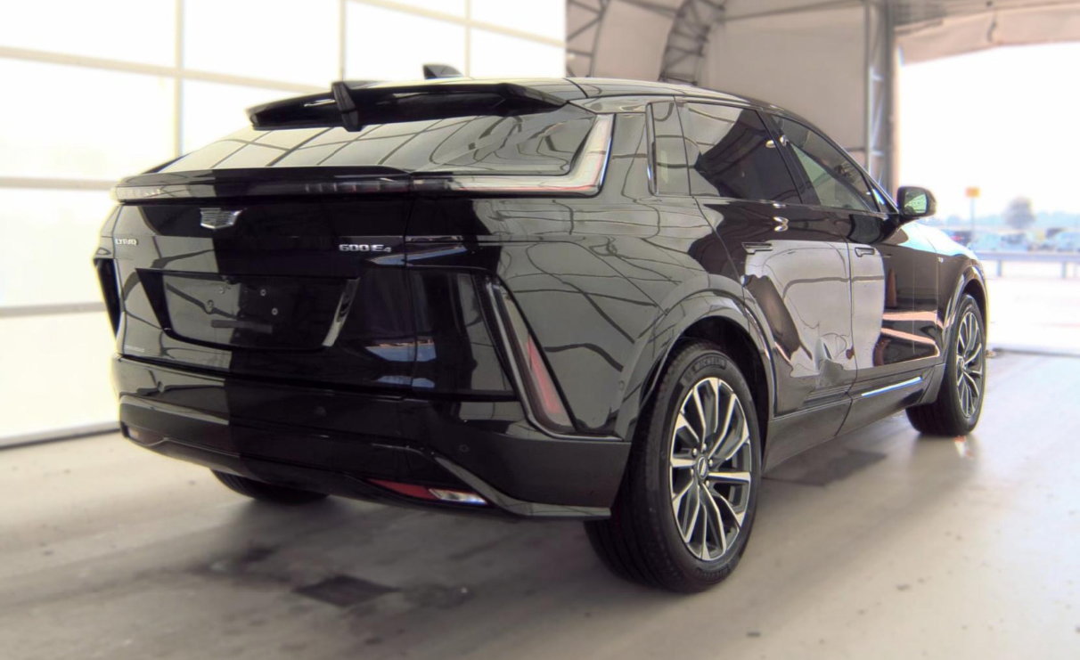 Used 2024 Cadillac Lyriq Sport AWD/4WD image 3