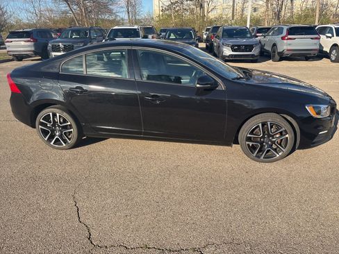 Used 2018 Volvo S60 T5 Dynamic image 20