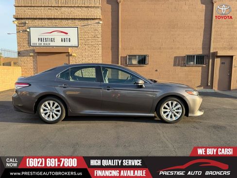 Used 2019 Toyota Camry LE w/ Convenience Package FWD image 1