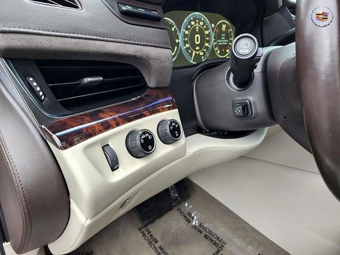 Used 2015 Cadillac Escalade Premium image 16