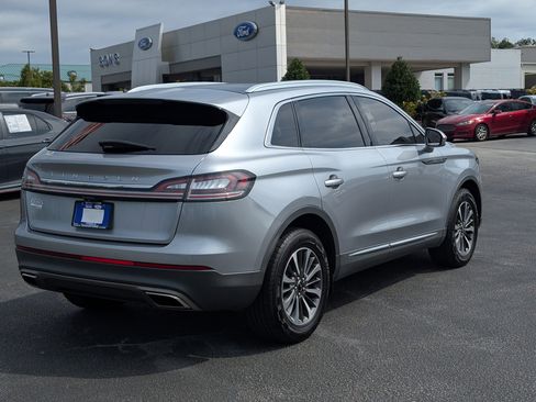 Used 2022 Lincoln Nautilus Reserve image 9