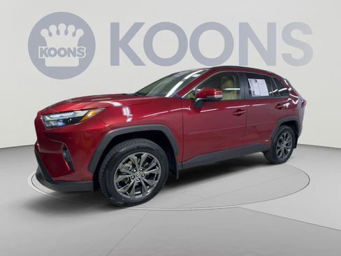 Used 2022 Toyota RAV4 XLE Premium AWD/4WD image 5