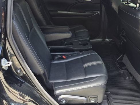 Used 2017 Toyota Highlander SE AWD/4WD image 35