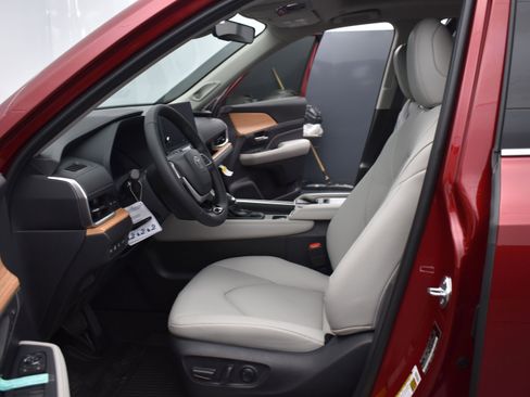 Used 2026 Toyota Grand Highlander Limited image 11