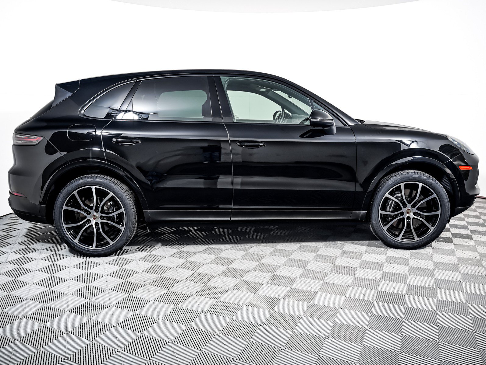 Certified 2023 Porsche Cayenne AWD/4WD image 9