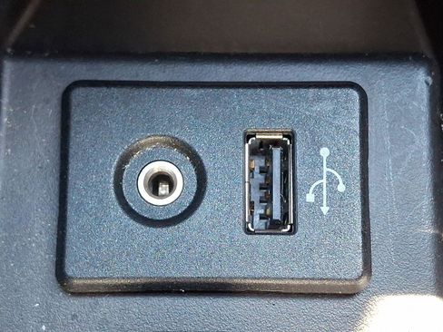 Used 2014 Nissan Frontier SL w/ SL Moonroof Package image 24