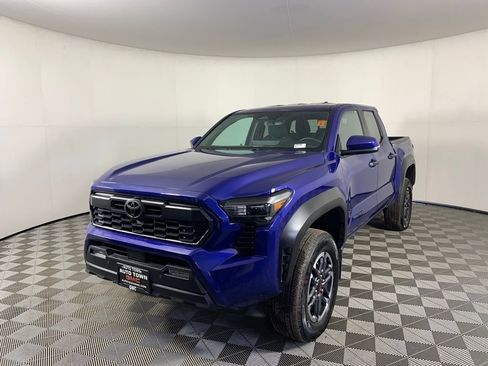 Used 2024 Toyota Tacoma TRD Off-Road w/ TRD Off Road Upgrade Package image 4