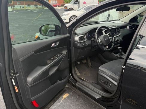 Used 2019 Kia Sorento S FWD image 14