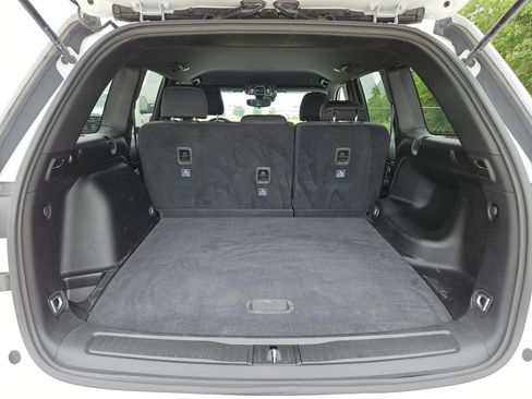 Used 2024 Jeep Grand Cherokee Laredo RWD image 24