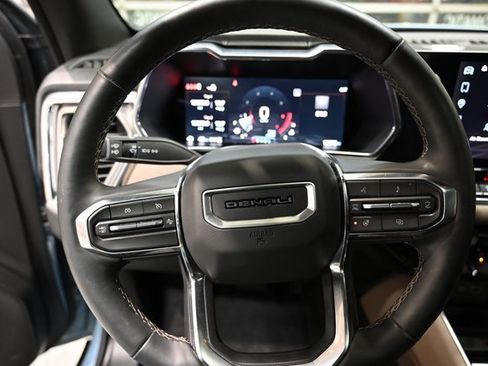 Used 2025 GMC Canyon Denali image 25