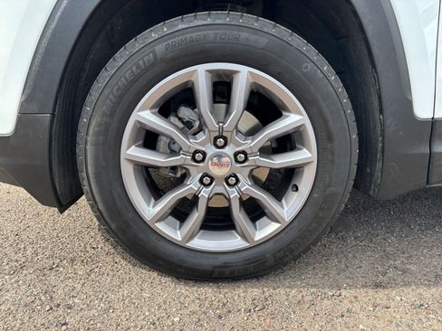 Used 2024 GMC Terrain SLT image 32