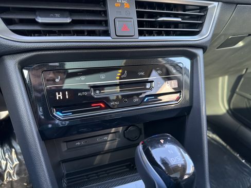 New 2026 Volkswagen Taos SE image 21