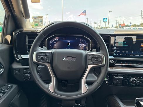 Used 2026 Chevrolet Silverado 1500 LT Trail Boss w/ LT Trail Boss Premium Package AWD/4WD image 17