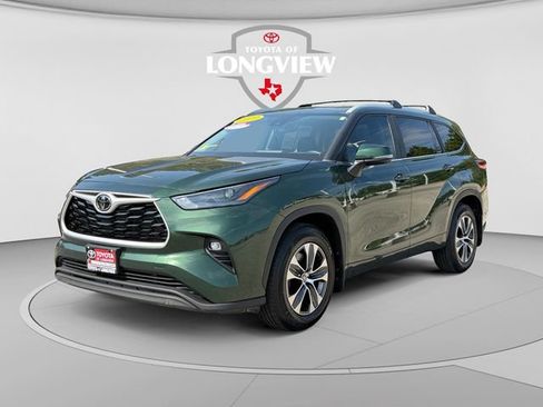 Used 2023 Toyota Highlander XLE FWD image 1