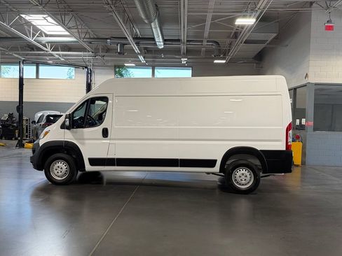 Used 2026 RAM ProMaster 2500 w/ Convenience Group FWD image 9