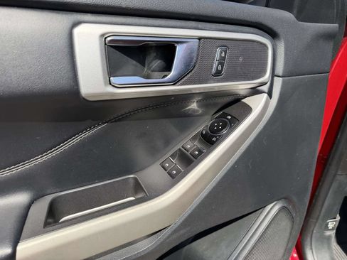 Used 2022 Ford Explorer XLT AWD/4WD image 25