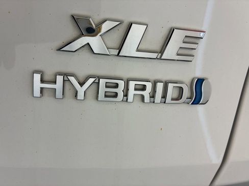 Used 2022 Toyota RAV4 XLE image 23