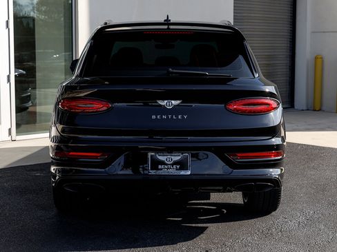 Used 2024 Bentley Bentayga image 20