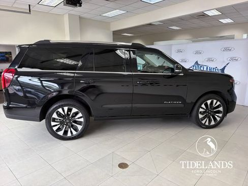 Certified 2025 Ford Expedition Platinum w/ Driver's Package AWD/4WD image 10