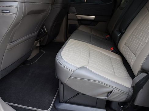 Used 2025 Ford F350 Platinum w/ Platinum Plus Package image 19