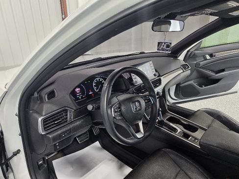 Used 2018 Honda Accord Sport image 11
