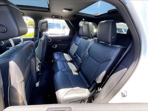Used 2025 Land Rover Discovery S AWD/4WD image 29