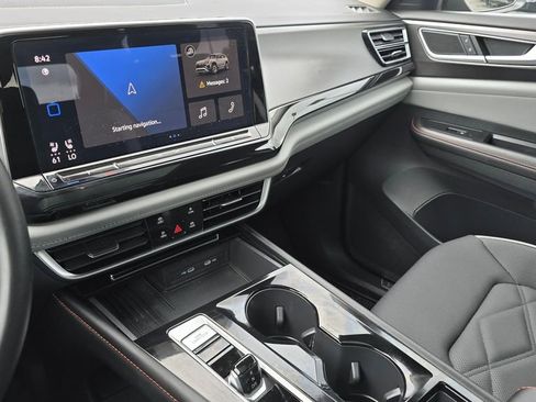 Used 2025 Volkswagen Atlas Peak Edition SE AWD/4WD image 70