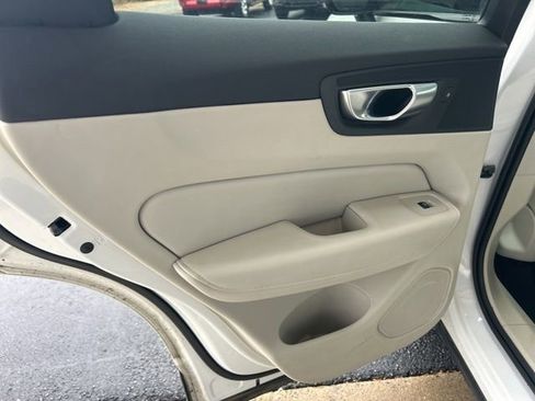 Used 2024 Volvo XC60 B5 Plus image 28