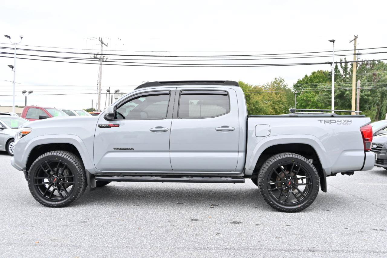 Used 2018 Toyota Tacoma TRD Sport w/ Technology Package AWD/4WD image 9