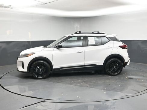 Used 2021 Nissan Kicks SR w/ SR Premium Package image 2