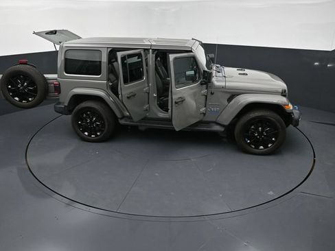 Used 2022 Jeep Wrangler Unlimited Sahara w/ Cold Weather Group AWD/4WD image 27