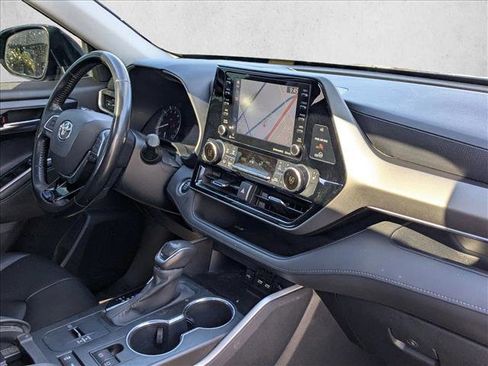 Used 2020 Toyota Highlander XLE image 24