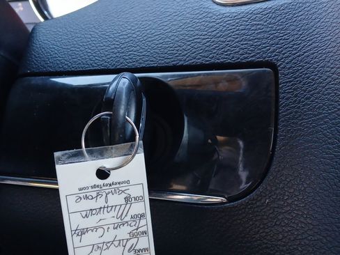 Used 2014 Chrysler Town & Country Touring image 16