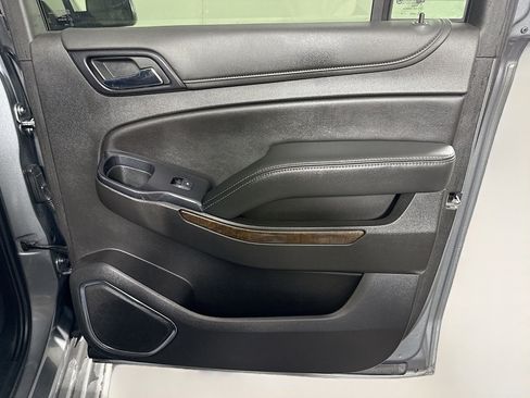 Used 2019 Chevrolet Suburban LT image 26