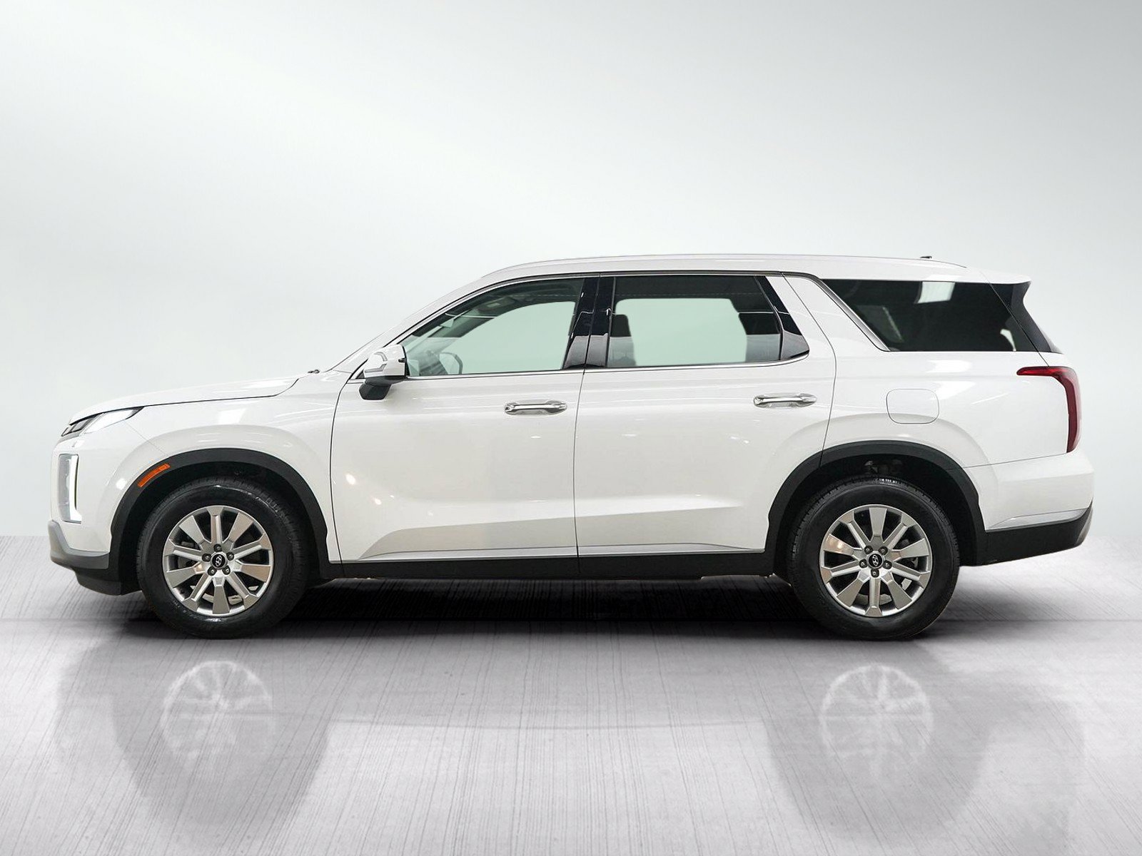 Used 2023 Hyundai Palisade SEL AWD/4WD image 2