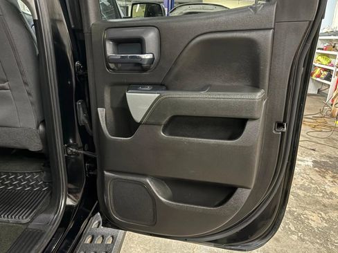 Used 2018 Chevrolet Silverado 1500 LT w/ Midnight Edition AWD/4WD image 27