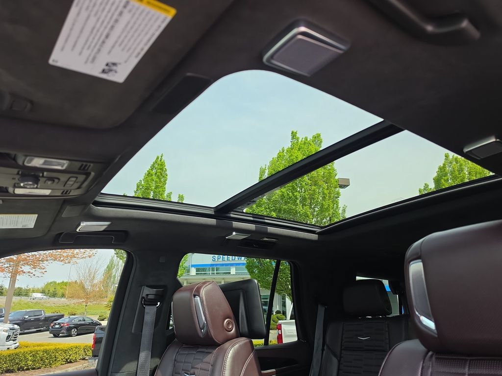 Certified 2024 Cadillac Escalade Sport Platinum w/ Heavy-Duty Trailer Package AWD/4WD image 24