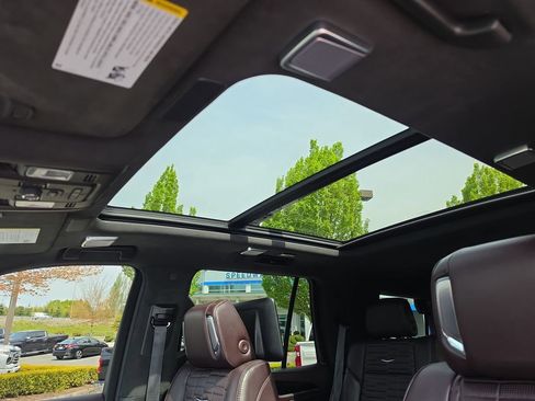 Used 2024 Cadillac Escalade Sport Platinum w/ Heavy-Duty Trailer Package AWD/4WD image 24