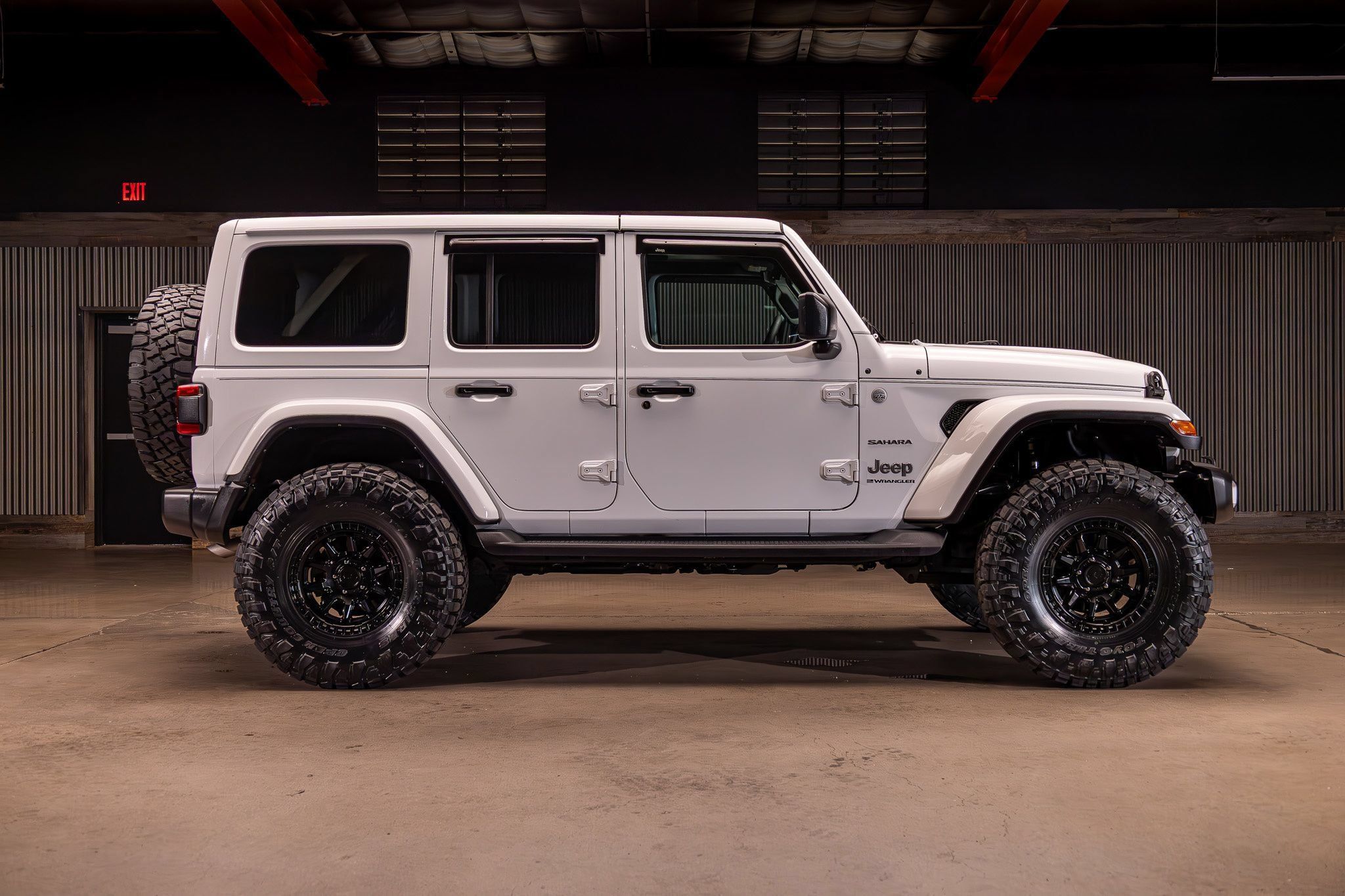 Used 2024 Jeep Wrangler Unlimited Sahara w/ Technology Group AWD/4WD image 11